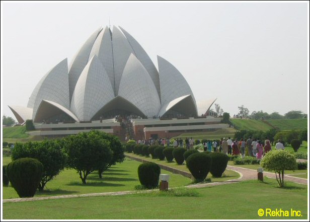 Click here for more pictures of Bahai Lotus Temple, New Delhi.